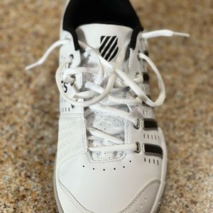 JUST LIKE NEW!!! K-SWISS BIG SHOT LIGHT. Model # 05368-129-M. SIZE 10.5.